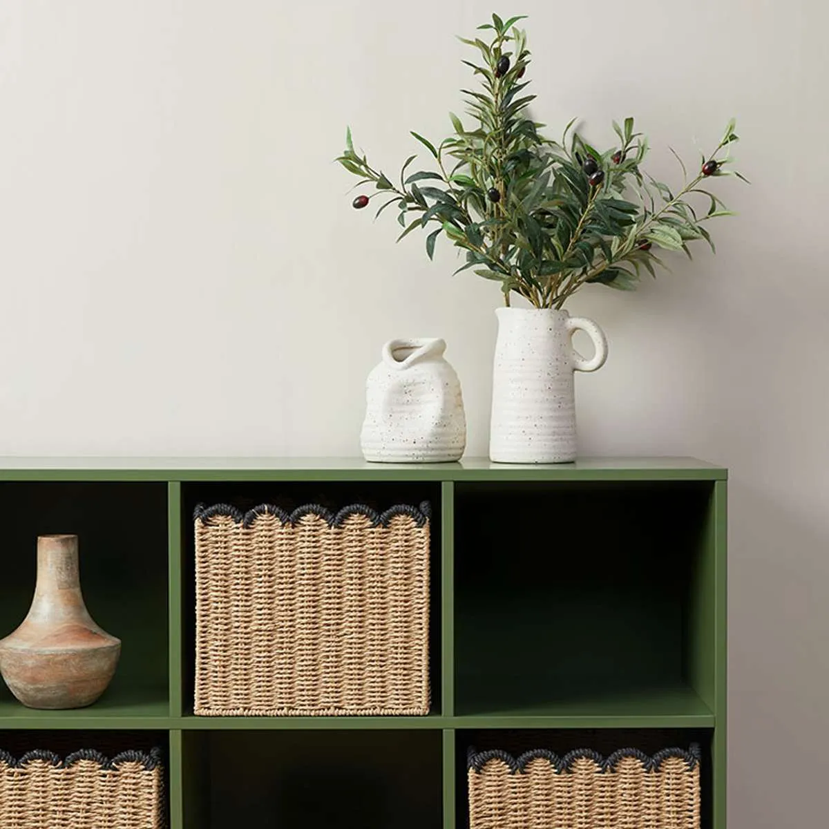 Scalloped Black Tip Cube Basket Mocka